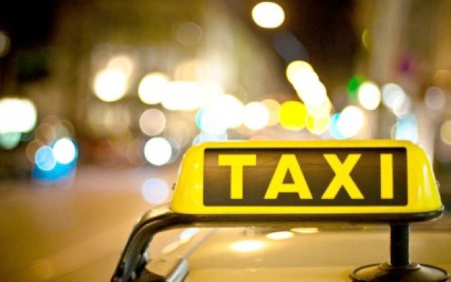 Un taximetrist vitezoman a băgat în spital o tânără: 